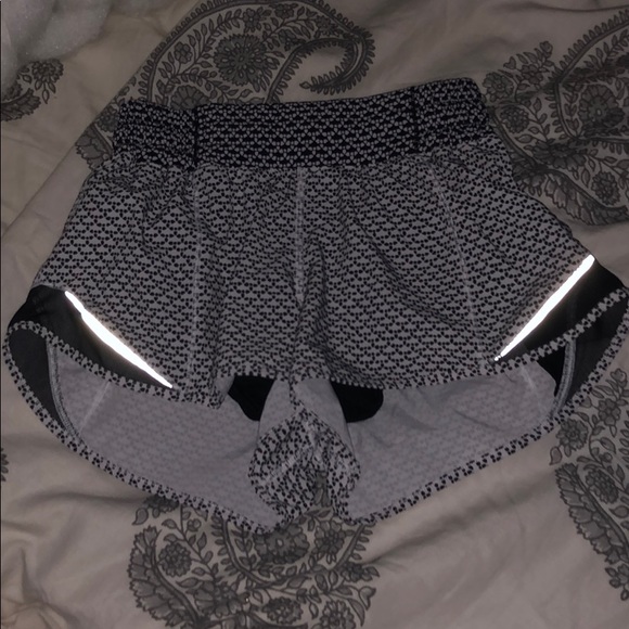 lululemon athletica Pants - LULULEMON hotty hot short 2.5